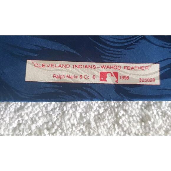 Vintage 100% Silk Cleveland Indians Wahoo Feather Neck Tie Red Blue USA - Picture 6 of 8